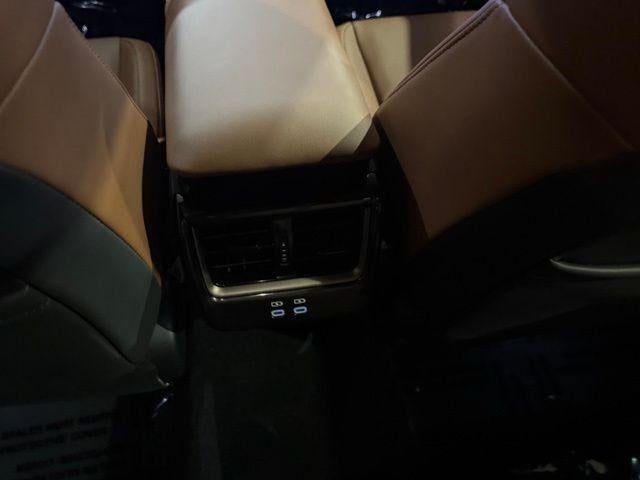 2025 Toyota Crown Signia XLE AWD (Natl)