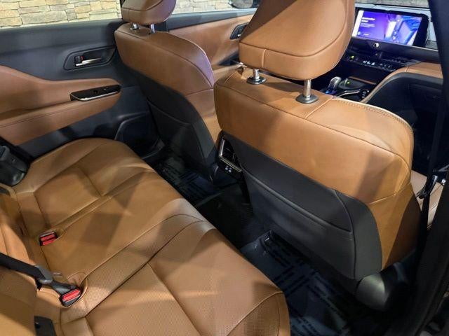2025 Toyota Crown Signia XLE AWD (Natl)