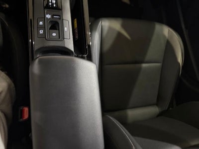2023 Toyota Prius LE AWD (Natl)
