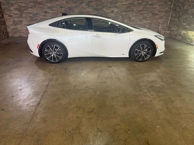 2023 Toyota Prius LE AWD (Natl)