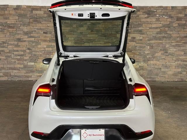2023 Toyota Prius LE AWD (Natl)