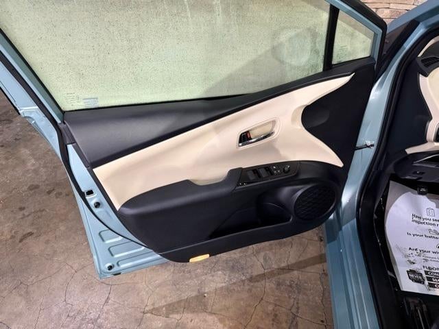 2022 Toyota Prius XLE (Natl)