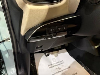 2022 Toyota Prius XLE (Natl)