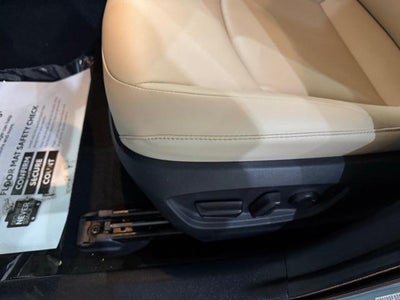 2022 Toyota Prius XLE (Natl)