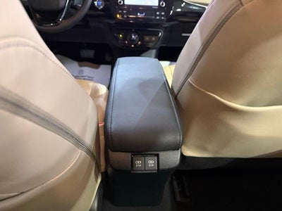 2022 Toyota Prius XLE (Natl)