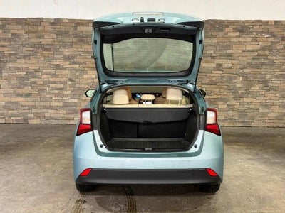 2022 Toyota Prius XLE (Natl)