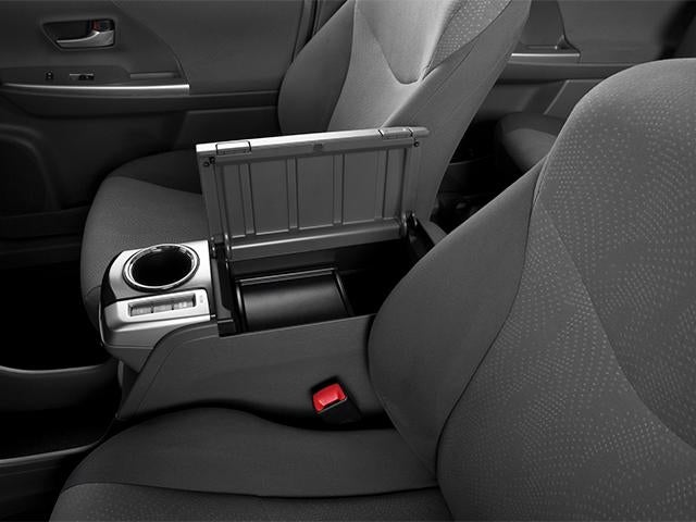 2014 Toyota Prius v 5dr Wgn Two (Natl)