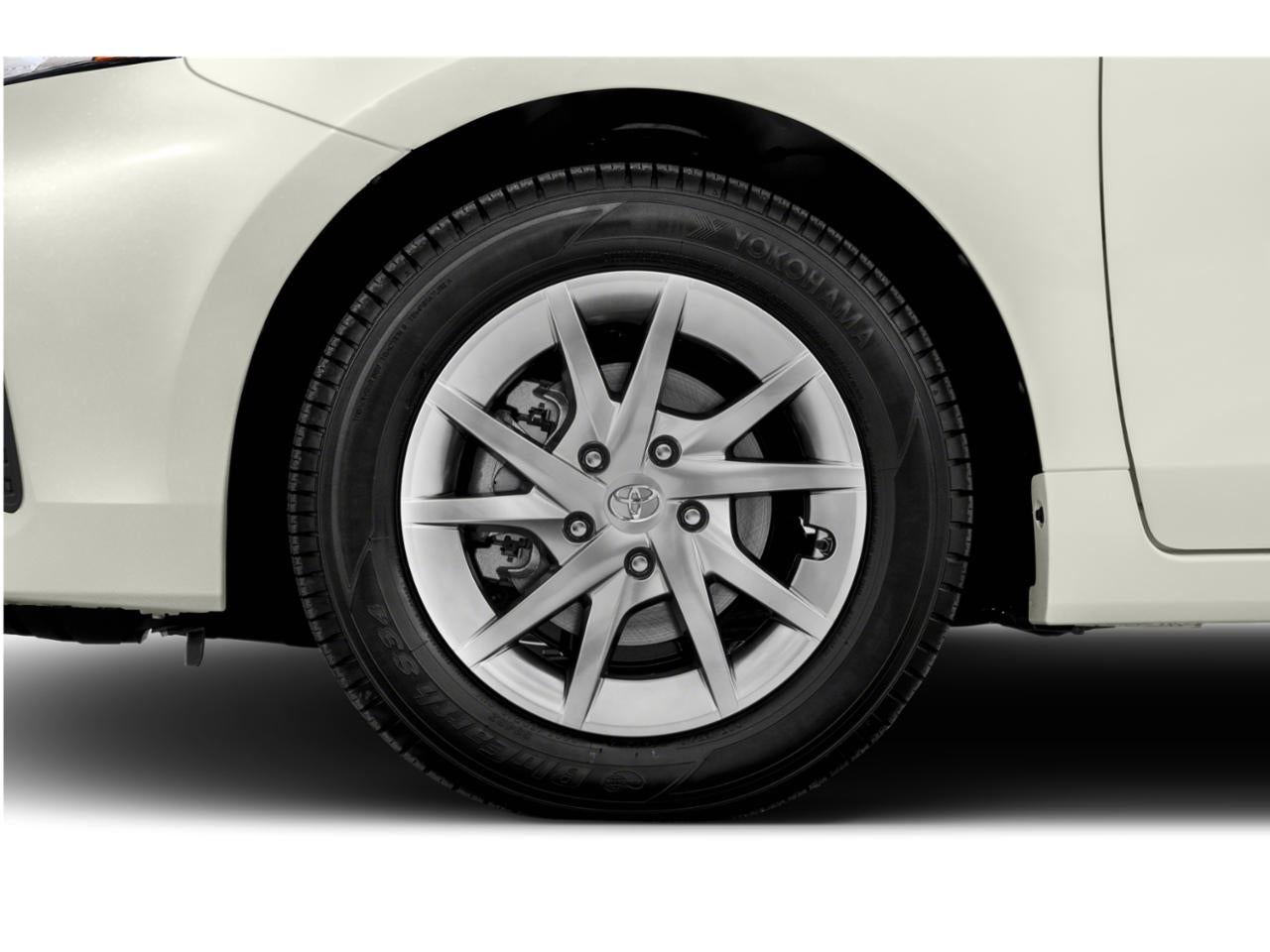2015 Toyota Prius v 5dr Wgn Five (Natl)