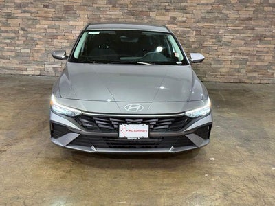 2025 Hyundai ELANTRA SE