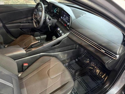 2025 Hyundai ELANTRA SE