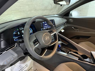2025 Hyundai ELANTRA SE
