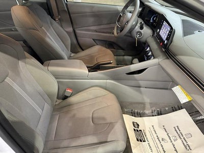 2025 Hyundai ELANTRA SE