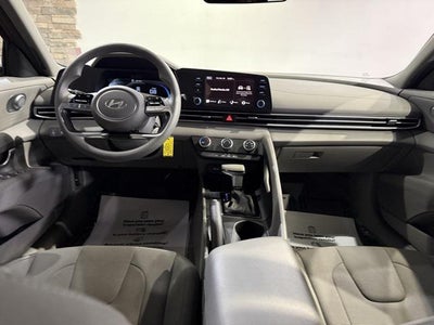 2025 Hyundai ELANTRA SE