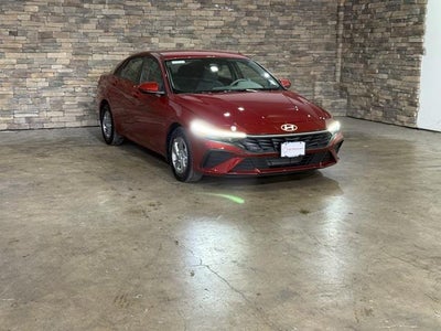 2025 Hyundai ELANTRA SE