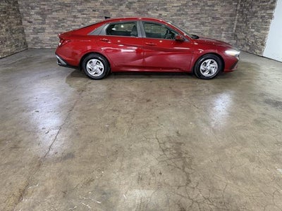 2025 Hyundai ELANTRA SE