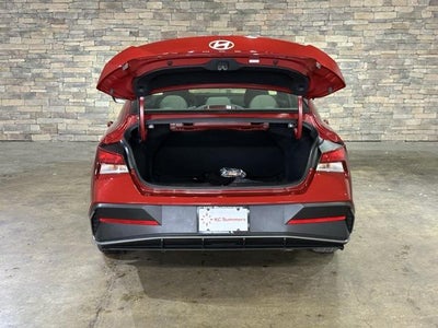 2025 Hyundai ELANTRA SE