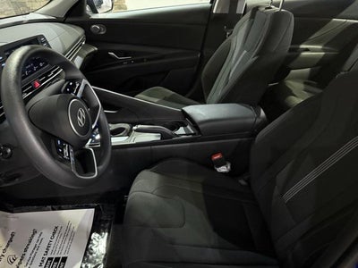 2025 Hyundai ELANTRA SE