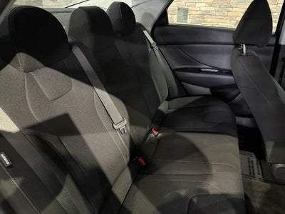 2025 Hyundai ELANTRA SE