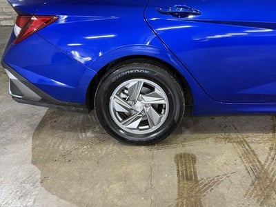 2025 Hyundai ELANTRA SE