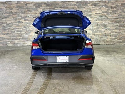 2025 Hyundai ELANTRA SE