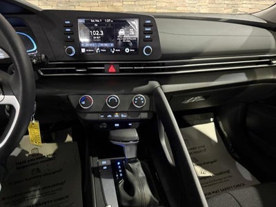 2025 Hyundai ELANTRA SE