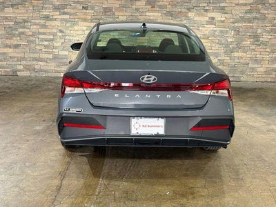 2025 Hyundai ELANTRA SE