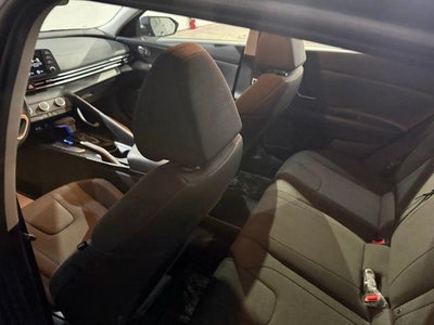 2025 Hyundai ELANTRA SE