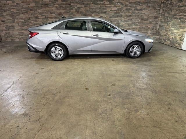 2024 Hyundai ELANTRA SE IVT