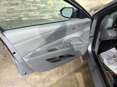 2024 Hyundai ELANTRA SE IVT