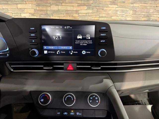 2024 Hyundai ELANTRA SE IVT