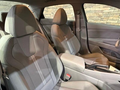 2024 Hyundai ELANTRA SE IVT