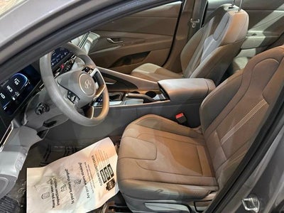 2024 Hyundai ELANTRA SE IVT