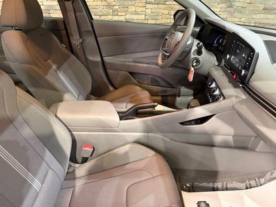 2024 Hyundai ELANTRA SE IVT