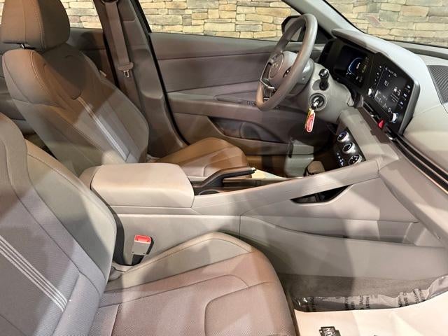 2024 Hyundai ELANTRA SE IVT
