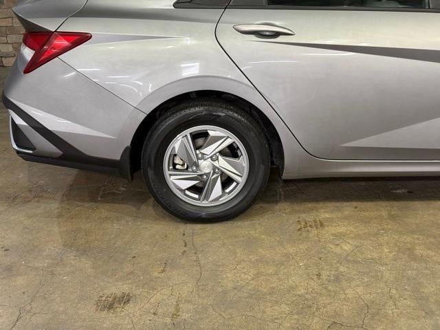 2024 Hyundai ELANTRA SE IVT