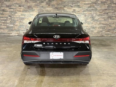 2025 Hyundai ELANTRA SE