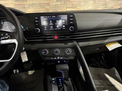 2025 Hyundai ELANTRA SE