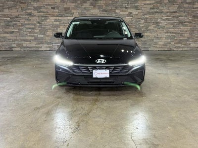 2025 Hyundai ELANTRA SE