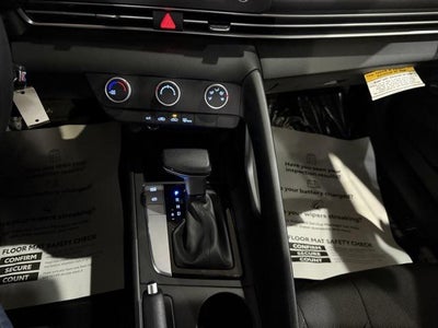 2025 Hyundai ELANTRA SE