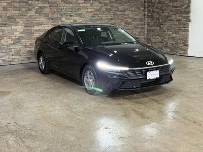 2025 Hyundai ELANTRA SE