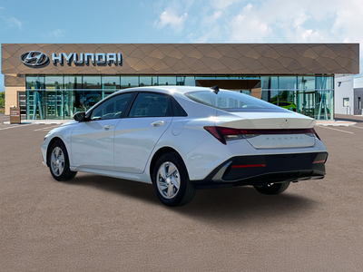 2025 Hyundai ELANTRA SE