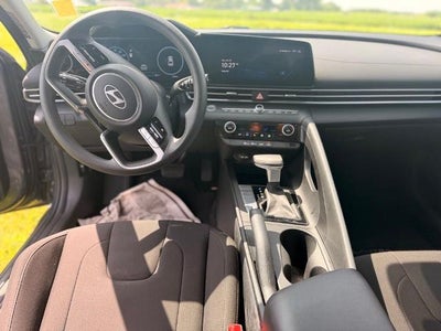 2024 Hyundai ELANTRA SEL IVT