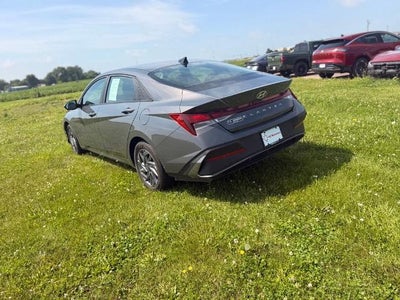 2024 Hyundai ELANTRA SEL IVT