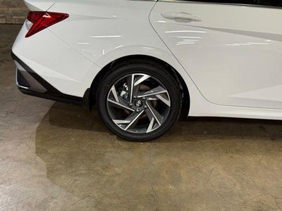 2025 Hyundai ELANTRA Limited